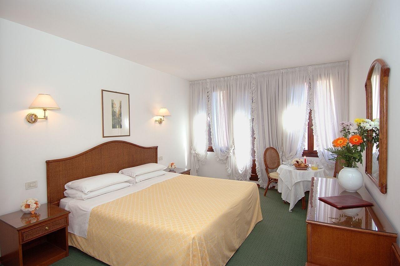 Hotel Casanova Venezia Esterno foto